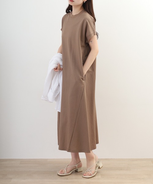 OMNES(オムネス)の「接触冷感レーヨンナイロンボトルネックフレアワンピース 半袖(ワンピース・レディース・ブラウン系その他・FREE)」の5枚目の写真