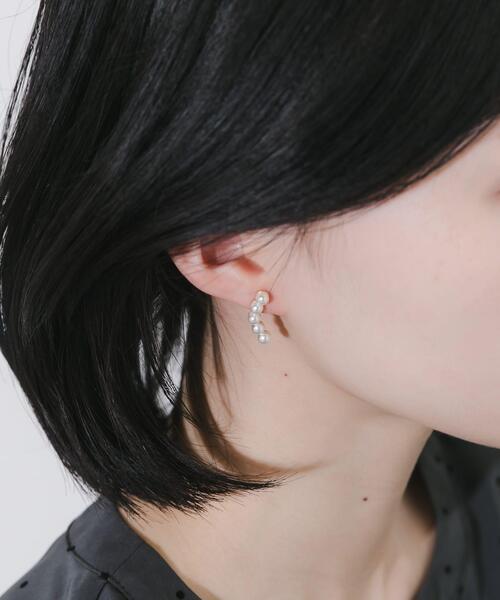 SMELLY（スメリー）の「カーブラインパールピアス（ピアス（両耳用）・レディース・ゴールド系その他・-）」の3枚目の写真
