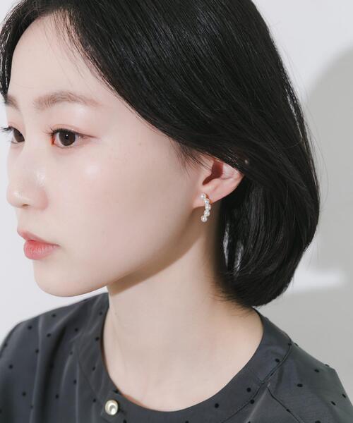 SMELLY（スメリー）の「カーブラインパールピアス（ピアス（両耳用）・レディース・ゴールド系その他・-）」の5枚目の写真