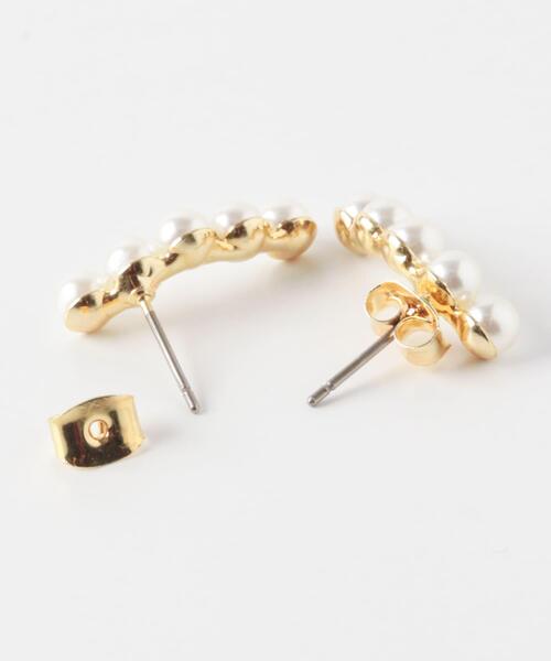 SMELLY（スメリー）の「カーブラインパールピアス（ピアス（両耳用）・レディース・ゴールド系その他・-）」の6枚目の写真