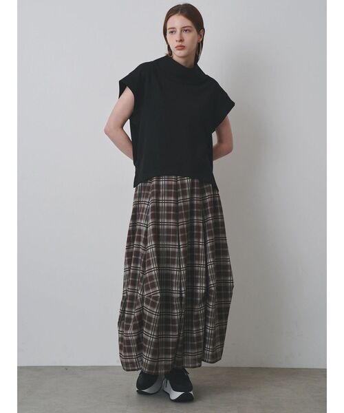 ELENDEEK(エレンディーク)の「オフネックカットソー(Tシャツ/カットソー・レディース・オフホワイト/ブラック/ブラウン・FREE)」の20枚目の写真