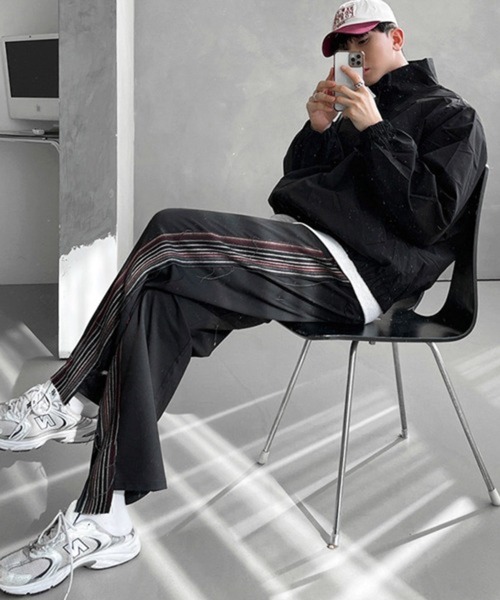 NOWLE（ノウル）の「【NOWLE】サイドライン ワイド ストレート イージーパンツ / レトロトラックパンツ（その他パンツ・メンズ・ブラック・MEDIUM/LARGE）」の17枚目の写真