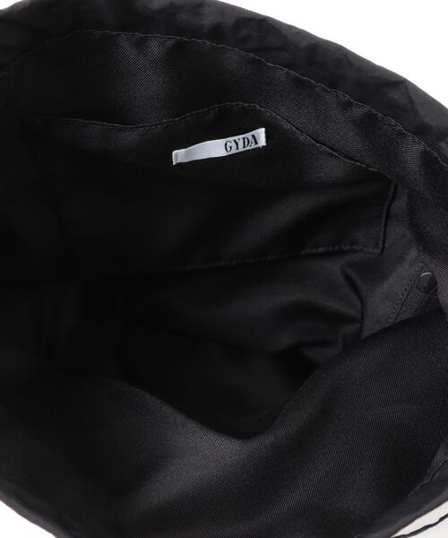 GYDA（ジェイダ）の「【GYDA/ジェイダ】 CASUAL-BADGE SERIES　缶バッジ4コセット付きナップサック（バックパック/リュック・レディース・ブラック・FREE）」の4枚目の写真