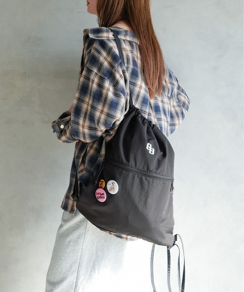 GYDA(ジェイダ)の「【GYDA/ジェイダ】 CASUAL-BADGE SERIES 缶バッジ4コセット付きナップサック(バックパック/リュック・レディース・ブラック・FREE)」の1枚目の写真