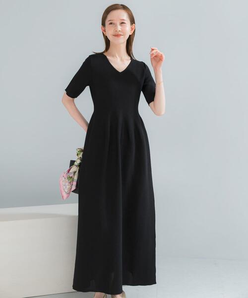 URBAN RESEARCH ROSSO WOMEN(アーバンリサーチ ロッソ)の「『一部WEB限定カラー』フォルムニットVネックワンピース(ワンピース・レディース・ブラウン/レッド/ブラック・38/36)」の5枚目の写真