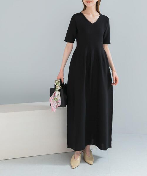URBAN RESEARCH ROSSO WOMEN(アーバンリサーチ ロッソ)の「『一部WEB限定カラー』フォルムニットVネックワンピース(ワンピース・レディース・ブラウン/レッド/ブラック・38/36)」の6枚目の写真
