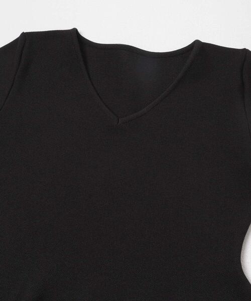 URBAN RESEARCH ROSSO WOMEN(アーバンリサーチ ロッソ)の「『一部WEB限定カラー』フォルムニットVネックワンピース(ワンピース・レディース・ブラウン/レッド/ブラック・38/36)」の10枚目の写真