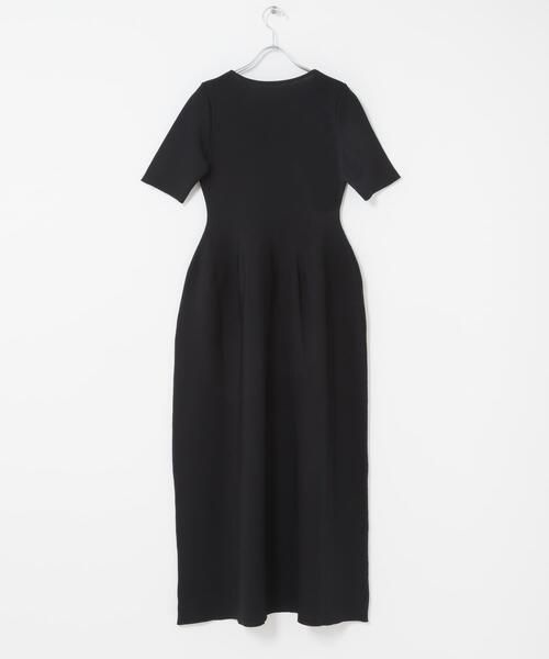 URBAN RESEARCH ROSSO WOMEN(アーバンリサーチ ロッソ)の「『一部WEB限定カラー』フォルムニットVネックワンピース(ワンピース・レディース・ブラウン/レッド/ブラック・38/36)」の12枚目の写真
