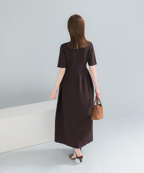 URBAN RESEARCH ROSSO WOMEN(アーバンリサーチ ロッソ)の「『一部WEB限定カラー』フォルムニットVネックワンピース(ワンピース・レディース・ブラウン/レッド/ブラック・38/36)」の20枚目の写真