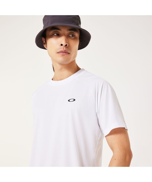 OAKLEY(オークリー)の「オークリー ENHANCE SS PRACTICE TEE 1.0 /Tシャツ /スポーツ・トレーニングコレクション/吸汗速乾/OAKLEY(Tシャツ/カットソー・メンズ・ブラック/ホワイト・S/M/L)」の1枚目の写真