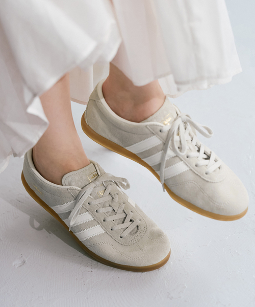 Spick & Span(スピックアンドスパン)の「adidas / アディダス SMU Spick & Span別注GAZELLE LO PRO(スニーカー・レディース・ベージュ・25cm/24.5cm/24cm/23.5cm/23cm/22.5cm)」の1枚目の写真