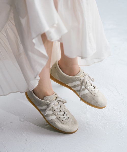 Spick & Span(スピックアンドスパン)の「adidas / アディダス SMU Spick & Span別注GAZELLE LO PRO(スニーカー・レディース・ベージュ・25cm/24.5cm/24cm/23.5cm/23cm/22.5cm)」の4枚目の写真