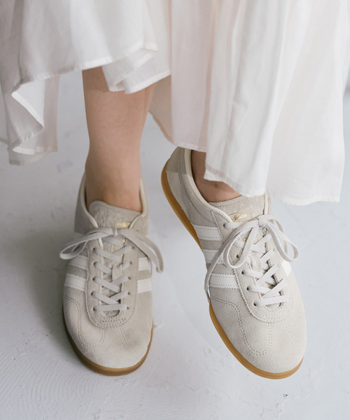 Spick & Span(スピックアンドスパン)の「adidas / アディダス SMU Spick & Span別注GAZELLE LO PRO(スニーカー・レディース・ベージュ・25cm/24.5cm/24cm/23.5cm/23cm/22.5cm)」の5枚目の写真