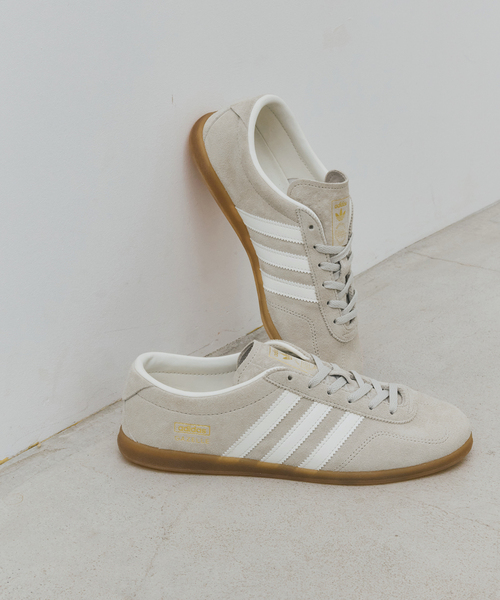 Spick & Span(スピックアンドスパン)の「adidas / アディダス SMU Spick & Span別注GAZELLE LO PRO(スニーカー・レディース・ベージュ・25cm/24.5cm/24cm/23.5cm/23cm/22.5cm)」の9枚目の写真