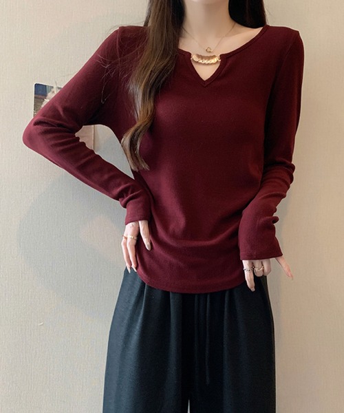 2ly2(トゥーリートゥー)の「ゴールドアクセント Vネックトップス(Tシャツ/カットソー・レディース・ボルドー/ブラウン/ブラック/モカ/ベージュ・FREE)」の17枚目の写真