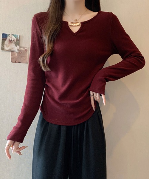 2ly2(トゥーリートゥー)の「ゴールドアクセント Vネックトップス(Tシャツ/カットソー・レディース・ボルドー/ブラウン/ブラック/モカ/ベージュ・FREE)」の19枚目の写真