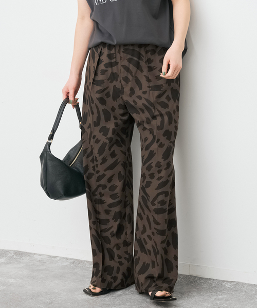 Spick & Span（スピックアンドスパン）の「《追加》アートレオパードタックイージーパンツ（その他パンツ・レディース・その他4・38/36）」の2枚目の写真