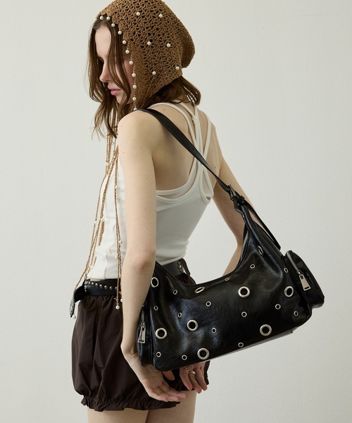uyu.(ウユ)の「ハトメデザイン ワンショルダー2WAYバッグ(ショルダーバッグ・レディース・シルバー/ブラウン/ブラック・FREE)」の2枚目の写真