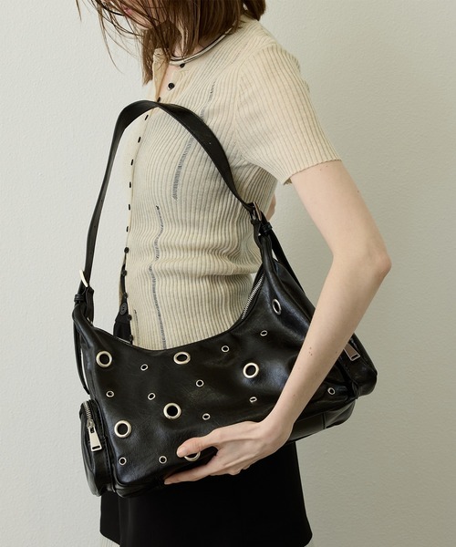 uyu.(ウユ)の「ハトメデザイン ワンショルダー2WAYバッグ(ショルダーバッグ・レディース・シルバー/ブラウン/ブラック・FREE)」の4枚目の写真