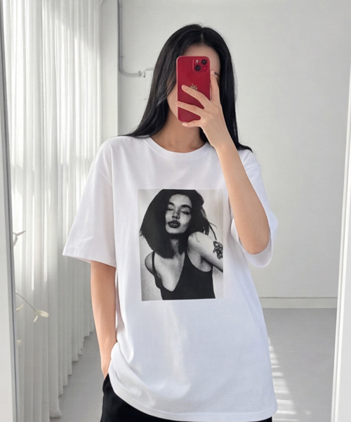 VIVID LADY(ビビッドレディー)の「フォトプリント チュニック 半袖 Tシャツ(Tシャツ/カットソー・レディース・ベージュ/ホワイト/チャコールグレー/ブラック・FREE)」の2枚目の写真