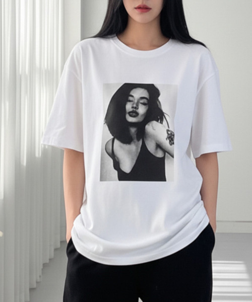 VIVID LADY(ビビッドレディー)の「フォトプリント チュニック 半袖 Tシャツ(Tシャツ/カットソー・レディース・ベージュ/ホワイト/チャコールグレー/ブラック・FREE)」の11枚目の写真