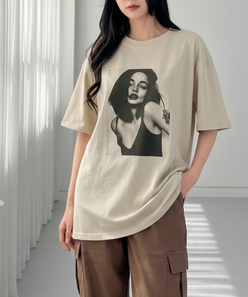 VIVID LADY(ビビッドレディー)の「フォトプリント チュニック 半袖 Tシャツ(Tシャツ/カットソー・レディース・ベージュ/ホワイト/チャコールグレー/ブラック・FREE)」の17枚目の写真