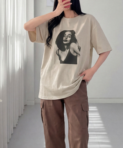 VIVID LADY(ビビッドレディー)の「フォトプリント チュニック 半袖 Tシャツ(Tシャツ/カットソー・レディース・ベージュ/ホワイト/チャコールグレー/ブラック・FREE)」の18枚目の写真