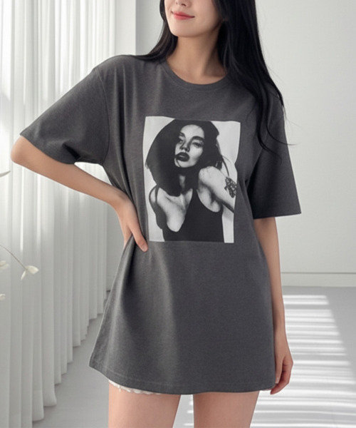 VIVID LADY(ビビッドレディー)の「フォトプリント チュニック 半袖 Tシャツ(Tシャツ/カットソー・レディース・ベージュ/ホワイト/チャコールグレー/ブラック・FREE)」の22枚目の写真