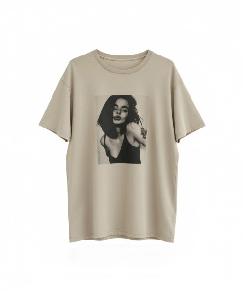 VIVID LADY(ビビッドレディー)の「フォトプリント チュニック 半袖 Tシャツ(Tシャツ/カットソー・レディース・ベージュ/ホワイト/チャコールグレー/ブラック・FREE)」の7枚目の写真