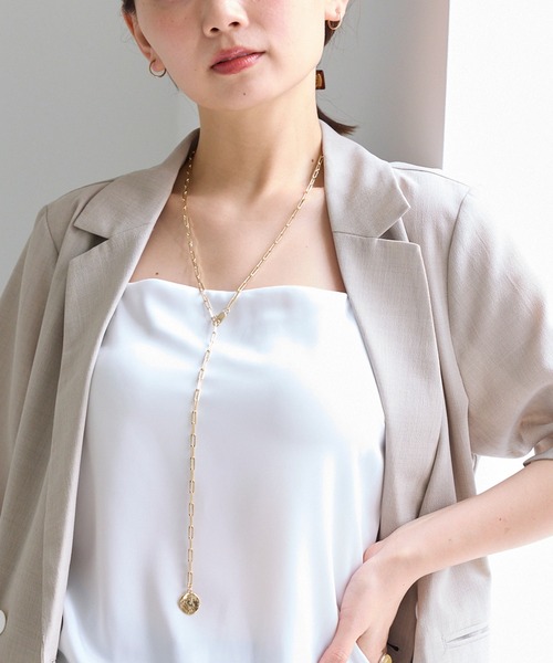 LAVEANGE(ラビアンジェ)の「スクエアチェーンコインネックレス|大人のこなれアクセ/2WAY/ロングネックレス/Y字シルエット/大人カジュアル(ネックレス・レディース・ゴールド/シルバー・F)」の8枚目の写真