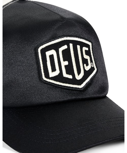 DEUS EX MACHINA（デウスエクスマキナ）の「PARIS SHIELD TRUCKER（キャップ・レディース・ブラック/レッド・OS）」の4枚目の写真