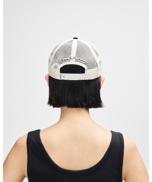 DEUS EX MACHINA（デウスエクスマキナ）の「PARIS SHIELD TRUCKER（キャップ・レディース・ブラック/レッド・OS）」の7枚目の写真