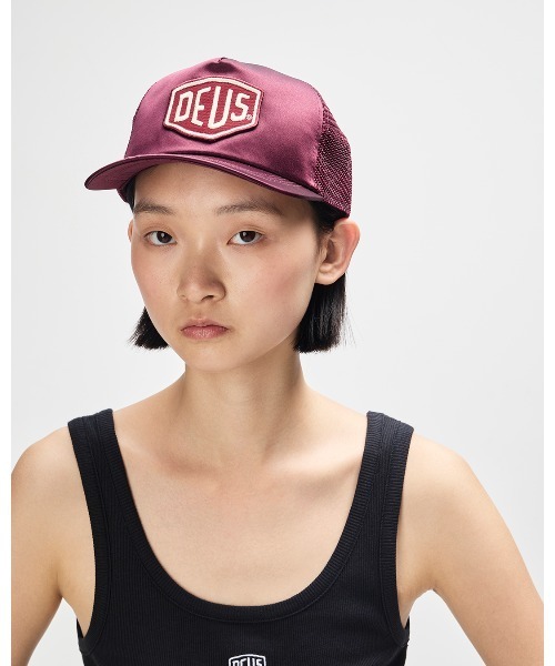 DEUS EX MACHINA（デウスエクスマキナ）の「PARIS SHIELD TRUCKER（キャップ・レディース・ブラック/レッド・OS）」の11枚目の写真