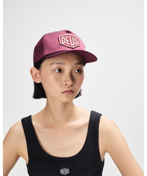 DEUS EX MACHINA（デウスエクスマキナ）の「PARIS SHIELD TRUCKER（キャップ・レディース・ブラック/レッド・OS）」の12枚目の写真