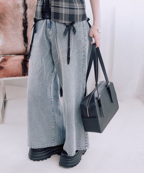 OLIVE des OLIVE(オリーブデオリーブ)の「キラキラロゴデニムパンツ(その他パンツ・レディース・ブルー/ブラック・SMALL/MEDIUM)」の1枚目の写真