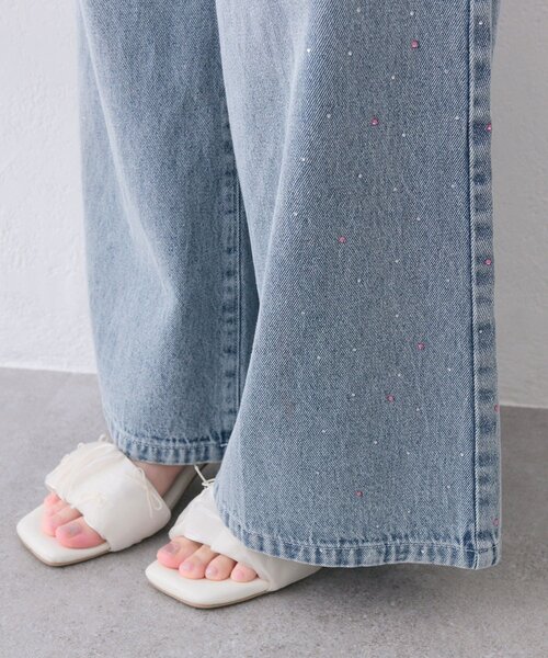 OLIVE des OLIVE(オリーブデオリーブ)の「キラキラロゴデニムパンツ(その他パンツ・レディース・ブルー/ブラック・SMALL/MEDIUM)」の3枚目の写真