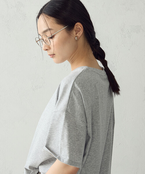COMME CA ISM（コムサイズム）の「【抗菌防臭・接触冷感】アシンメトリーTシャツ（Tシャツ/カットソー・レディース・グレー/ホワイト/ブラック/ネイビー・MEDIUM/LARGE）」の4枚目の写真