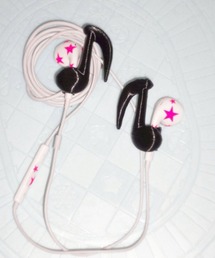 EVERYTHINGS（エブリシングス）の「【EVERYTHINGS】Eighth-Note Earphone Attachment / 【エブリシングス】ミュージカルノートイヤフォンチャーム（ヘッドフォン/イヤホン）」