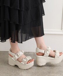 cs T&P（シーエスティーアンドピー）の「厚底キラキラパーツシャーリングサンダル（サンダル）」