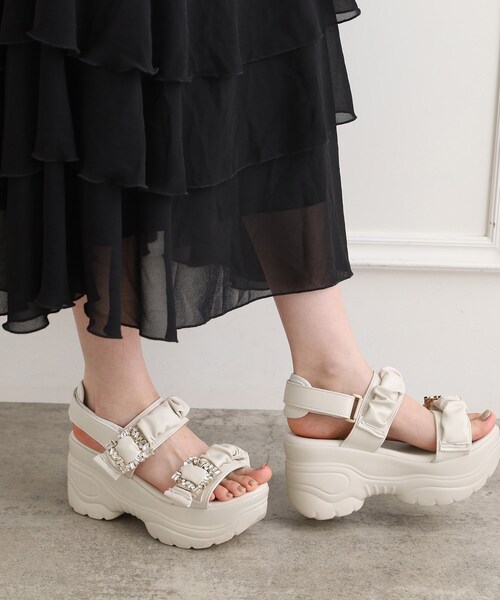 cs T&P(シーエスティーアンドピー)の「厚底キラキラパーツシャーリングサンダル(サンダル・レディース・ホワイト/ベージュ/ブラック・M/S/LL/L)」の1枚目の写真