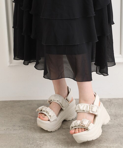 cs T&P(シーエスティーアンドピー)の「厚底キラキラパーツシャーリングサンダル(サンダル・レディース・ホワイト/ベージュ/ブラック・M/S/LL/L)」の11枚目の写真