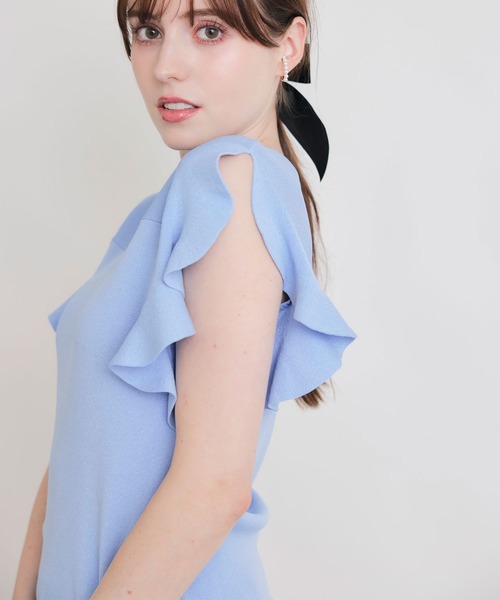 PICCIN PERLA（ピッチンペルラ）の「フリルスリーブニット（ニット/セーター・レディース・ブラック/サックスブルー/オフホワイト/シルバー・M）」の3枚目の写真