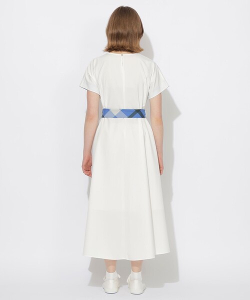 BLUE LABEL CRESTBRIDGE(ブルーレーベルクレストブリッジ)の「ウエストリボンフレンチスリーブワンピース(ワンピース・レディース・ブラック/ブルー/ホワイト系その他・S/M)」の5枚目の写真