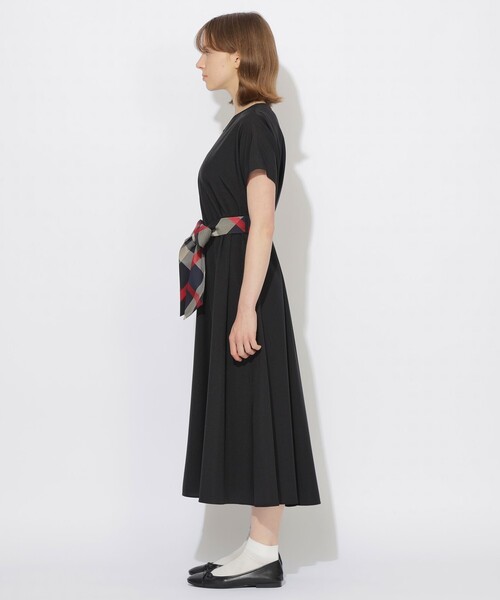 BLUE LABEL CRESTBRIDGE(ブルーレーベルクレストブリッジ)の「ウエストリボンフレンチスリーブワンピース(ワンピース・レディース・ブラック/ブルー/ホワイト系その他・S/M)」の13枚目の写真