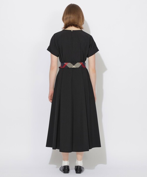 BLUE LABEL CRESTBRIDGE(ブルーレーベルクレストブリッジ)の「ウエストリボンフレンチスリーブワンピース(ワンピース・レディース・ブラック/ブルー/ホワイト系その他・S/M)」の14枚目の写真