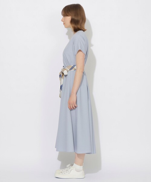 BLUE LABEL CRESTBRIDGE(ブルーレーベルクレストブリッジ)の「ウエストリボンフレンチスリーブワンピース(ワンピース・レディース・ブラック/ブルー/ホワイト系その他・S/M)」の21枚目の写真