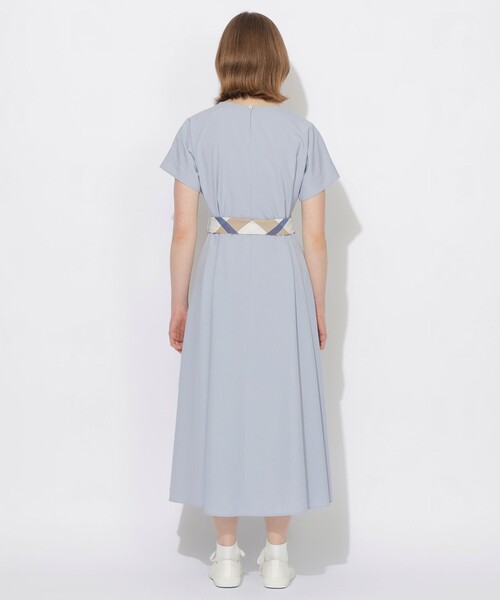 BLUE LABEL CRESTBRIDGE(ブルーレーベルクレストブリッジ)の「ウエストリボンフレンチスリーブワンピース(ワンピース・レディース・ブラック/ブルー/ホワイト系その他・S/M)」の22枚目の写真