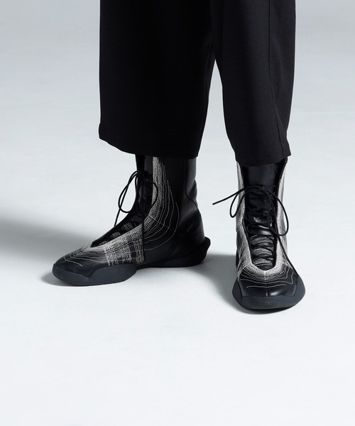 Y-3(ワイスリー)の「Y-3 REGU HI(スニーカー・メンズ・ブラック系その他・27.0cm/27.5cm/26.5cm/25.5cm/24.5cm/24.0cm/23.5cm/23.0cm/26.0cm/28.0cm/28.5cm/22.5cm)」の1枚目の写真