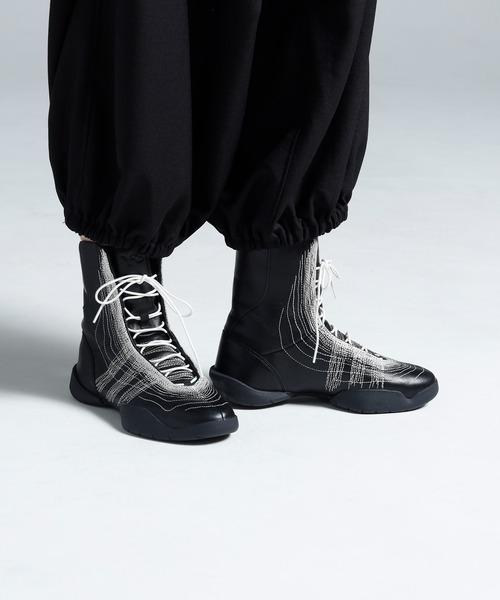 Y-3(ワイスリー)の「Y-3 REGU HI(スニーカー・メンズ・ブラック系その他・27.0cm/27.5cm/26.5cm/25.5cm/24.5cm/24.0cm/23.5cm/23.0cm/26.0cm/28.0cm/28.5cm/22.5cm)」の3枚目の写真