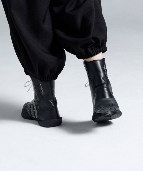 Y-3(ワイスリー)の「Y-3 REGU HI(スニーカー・メンズ・ブラック系その他・27.0cm/27.5cm/26.5cm/25.5cm/24.5cm/24.0cm/23.5cm/23.0cm/26.0cm/28.0cm/28.5cm/22.5cm)」の4枚目の写真